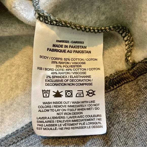 Nike Women’s Pullover Sweatshirt Grey White Swoosh Size Medium NWT - Picture 9 of 10